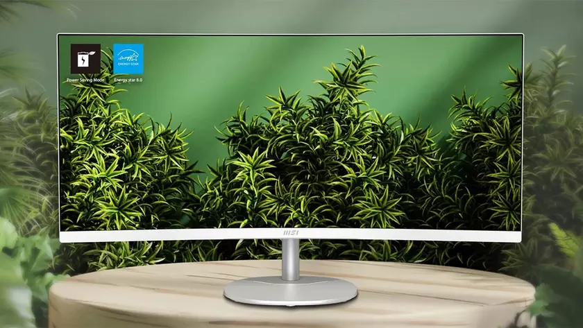 Белый изогнутый монитор MSI на подставке