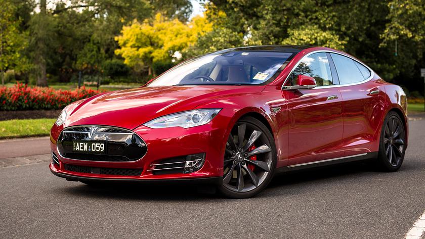 German in Tesla Model S drove 1.5 million km - had to change three batteries and four engines