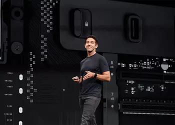 Bloomberg: главный инженер аппаратного обеспечения Джон Тернус в будущем может заменить Тима Кука на посту CEO Apple