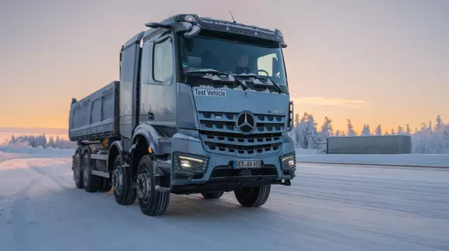 Electric Mercedes-Benz eArocs 400 Underwent Winter ...