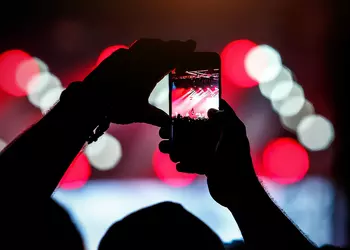 Вертикальный мир: как возникло вертикальное видео и почему оно с нами надолго