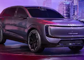 Audi представила электрический AUDI E SUV Concept мощностью 671 л.с.