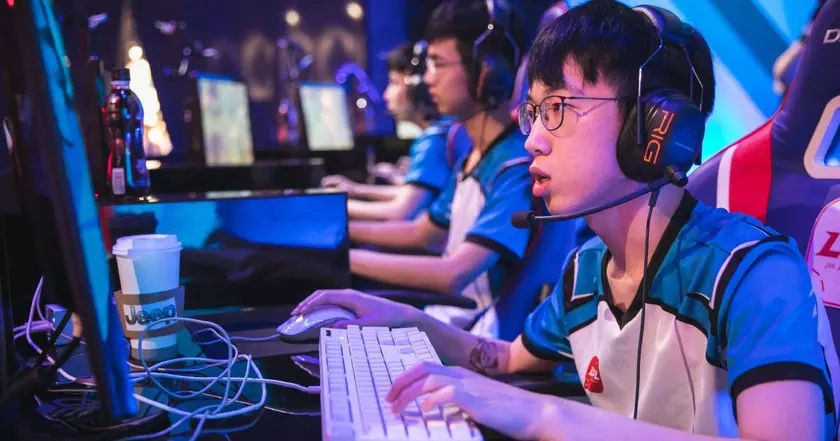 Китайские геймеры демонстрируют мастерство на международном турнире Dota 2