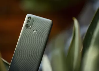 Moto E40 - Unisoc T700, 5000mAh, splash proof, 48MP camera and Android 11