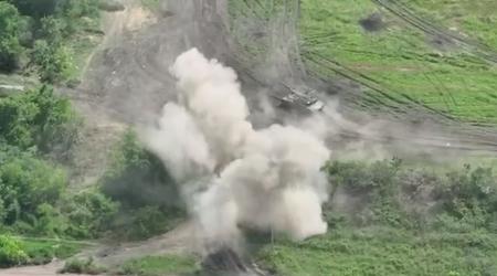 Ukrainische Streitkräfte beschießen Konvoi russischer Panzer mit Artillerie