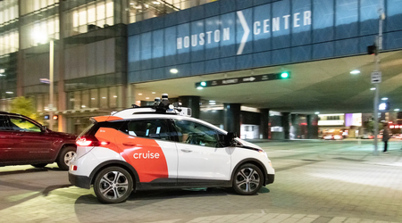 Cruise a lancé un service de robotaxi payant à Houston, au Texas.