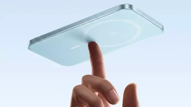 Anker's new 8.6mm magnetic power bank ...