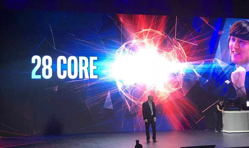 Computex 2018: Intel явила миру 28-ядерный процессор и юбилейный Core i7-8086K на 5 ГГц