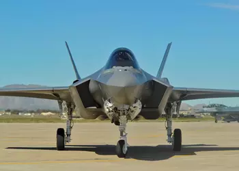 США могут закупить до 76 истребителей пятого поколения F-35A, F-35B и F-35C в 2025 финансовом году