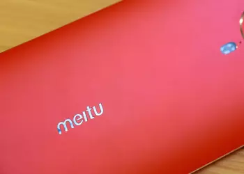 Китайский производитель Meitu готовит первый в мире смартфон с тройной фронтальной камерой