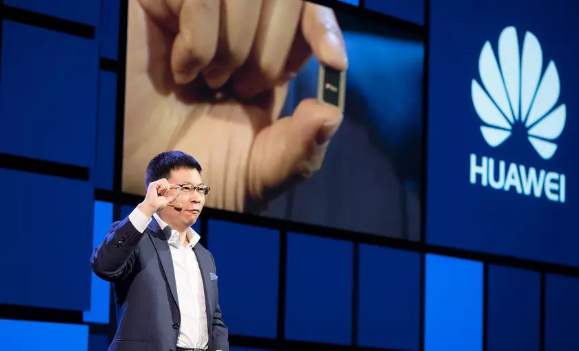 38 попугаев: Huawei уличили в махинациях с бенчмарками