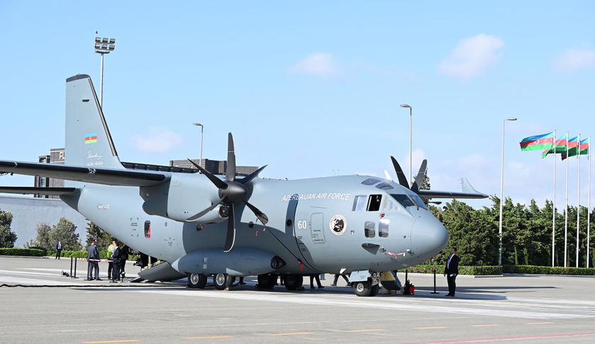 Leonardo передала армии Азербайджана первый военно-транспортный самолёт C-27J Spartan