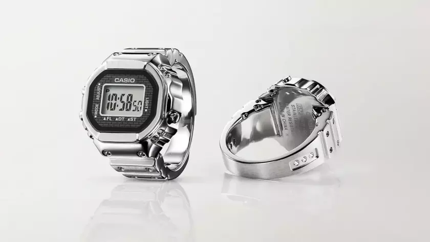Смарт-кольцо Casio CRW-001-1ER в виде крошечных часов появилось на сайтах Великобритании и Сингапура