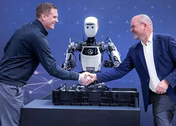 Mercedes инвестировал в роботов Apptronik и уже испытывает их на своих заводах