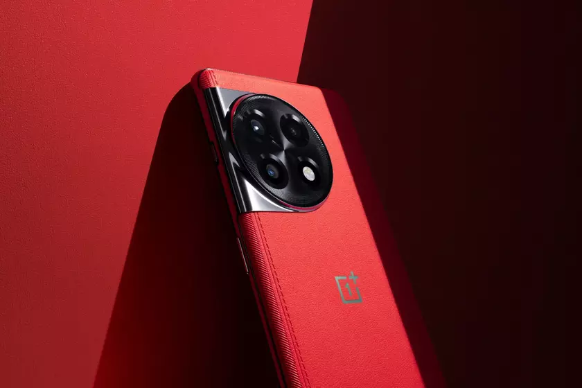 В интернете появились спецификации OnePlus Ace 2 Pro: изогнутый OLED-экран на 120 Гц, чип Snapdragon 8 Gen 2 и до 1 ТБ памяти