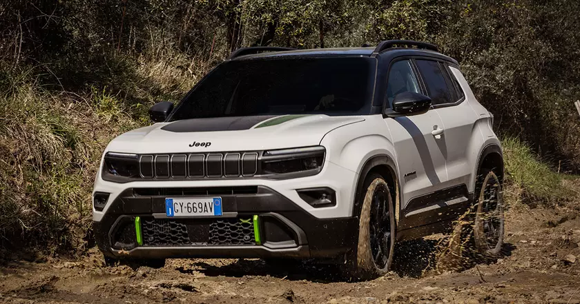 Conozca al Nuevo Jeep Avenger 4xe: Una Revolución Híbrida en la Carretera