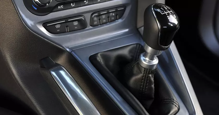 Нюансы управления: Особенности рычага механической коробки на Ford Focus 2011