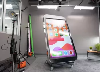 Weighing 226kg and over 2m high: a blogger has made the world's biggest iPhone, and it works!