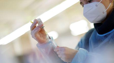 Un hombre se cura de cáncer de intestino gracias a una vacuna con ARNm en el Reino Unido