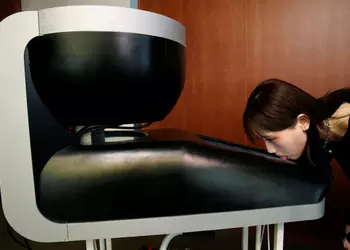 В Японии создали телевизор, который передаёт вкусы – для этого его нужно облизать