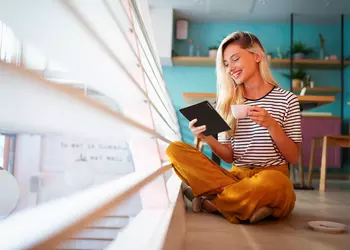 PocketBook Viva – первая в Европе электронная книга с революционным цветным дисплеем E Ink Gallery 3