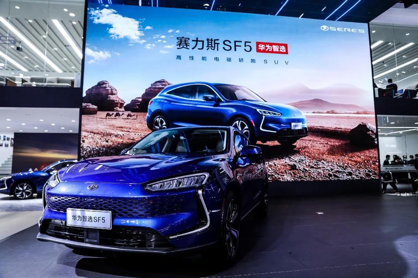 В Китае стартуют продажи SERES SF5: первый в мире электромобиль на платформе Huawei DriveONE