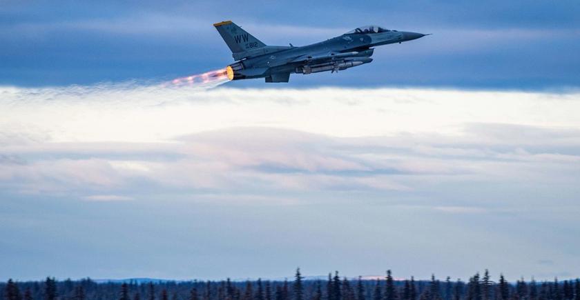 Польша испытает способность истребителей F-16 Fighting Falcon, МиГ-29 и Су-22 взлетать с трассы