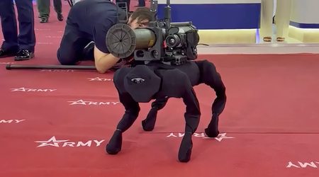Ein 16.000 Dollar teurer Roboterhund mit Granatwerfer wurde in Russland enthüllt