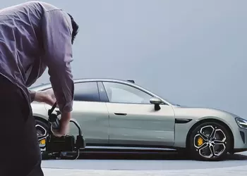 Китайские СМИ выплатят Xiaomi компенсацию в размере $840 000 за преждевременную публикацию фотографий электромобиля компании