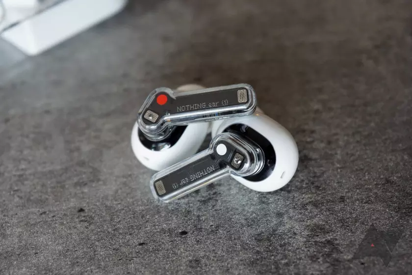 Пользователи раскритиковали наушники Nothing Ear (1)