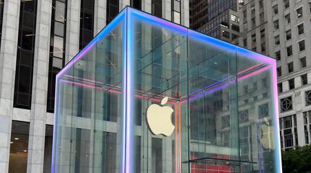 L'Apple Store di New York brilla con i colori dell'Apple Intelligence per celebrare l'iPhone 16