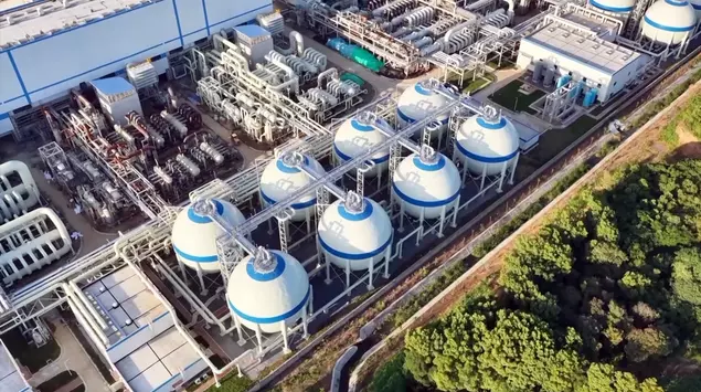 China's 700 MW compressed-air plant is ...