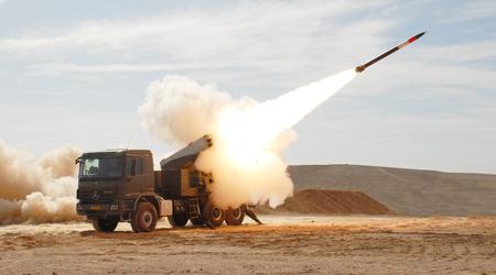 L'Espagne a commandé 16 lanceurs SILAM basés sur le système de missiles israélien PULS, qui peut utiliser des missiles balistiques d'une portée allant jusqu'à 300 kilomètres.