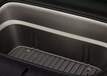 Tesla начала продавать светодиодную ленту для переднего багажника Model 3 и Model Y