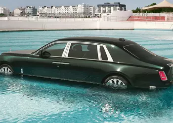 Rolls-Royce отправил Phantom в бассейн, чтобы отметить связь автомобиля с музыкальной индустрией