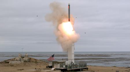 Japan fremskynder kjøpet av 400 amerikanske Tomahawk-kryssermissiler med en rekkevidde på 1600 km til en verdi av 1,6 milliarder dollar.