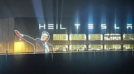 Musk's Nazi salute was shown with a projector on the facade of the Gigafactory Berlin-Brandenburg factory