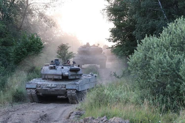 Litauen stellt erstes Panzerbataillon mit modernsten ...