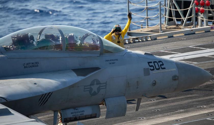 Найбільший у світі авіаносець USS Gerald R. Ford вартістю понад $13 млрд із винищувачами F/A-18 Super Hornet виконує патрулювання в Адріатиці-3
