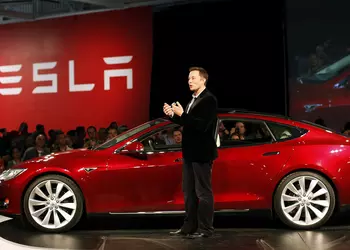 Догнать и перегнать: Tesla стала дороже Ford и GM