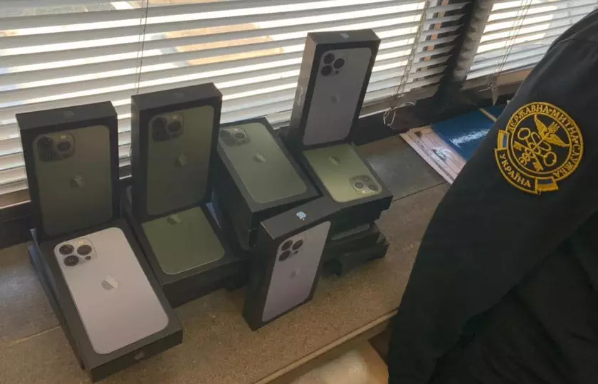 В Украину пытались незаконно завезти iPhone 13 Pro и 13 Pro Max на 1 млн грн