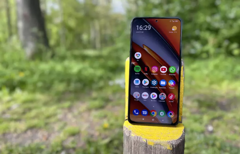 Названы самые мощные смартфоны среднего уровня на глобальном рынке