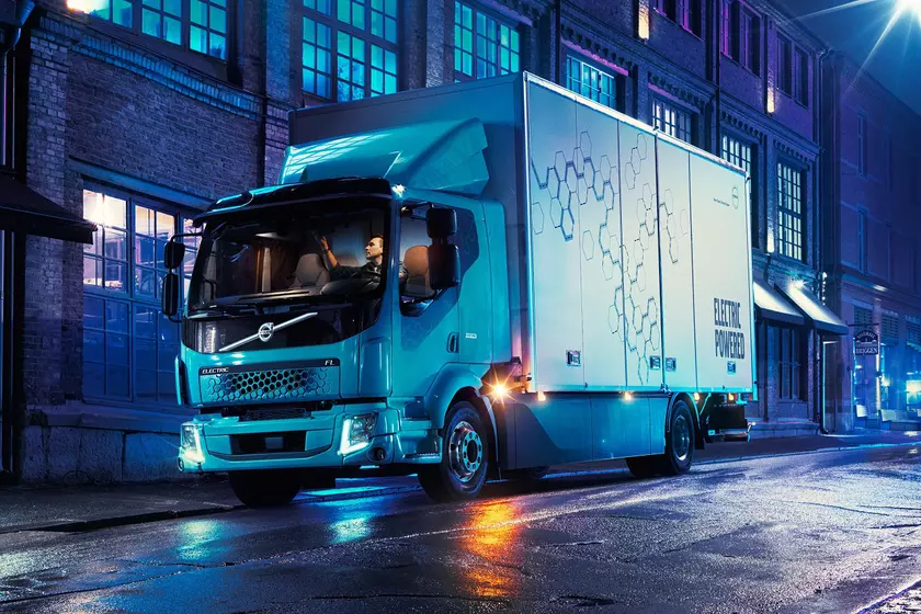 Volvo выпустила городской электрический грузовик Volvo FL Electric