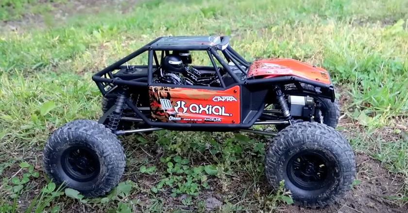 AXIAL CAPRA 1.9 Unlimited 4WD RC Rock Crawler Trail Buggy expensive rc car
