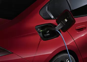 Владельцы электрических BMW получили доступ к станциями быстрой зарядки Tesla Supercharger