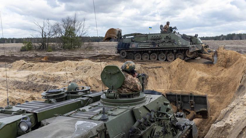 The Defense Forces for the first time showed the Norwegian engineering vehicles NM189 Ingeniørpanservogn based on the Leopard 1 tank in Ukraine
