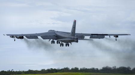 Een Chinese J-11 straaljager vloog binnen drie meter van een Amerikaanse B-52H Stratofortress kernbommenwerper