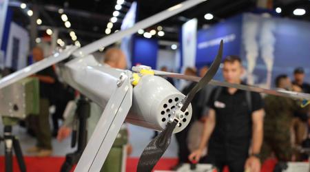Die Kamikaze-Drohne Giez, die mit thermobarischen Geschossen bestückt werden kann und einen Fallschirm besitzt, wird auf der Waffenmesse MSPO-2023 vorgestellt