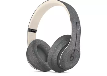 Apple has teamed up with A-COLD-WALL to introduce a special version of the Beats Studio 3 wireless headphones
