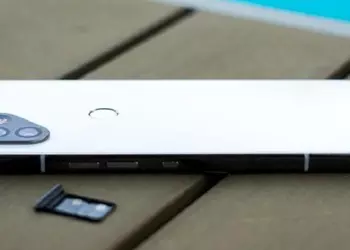 Solana Saga - Snapdragon 8+ Gen1 Crypto Smartphone with 120Hz Display, 50MP Camera for $1,000